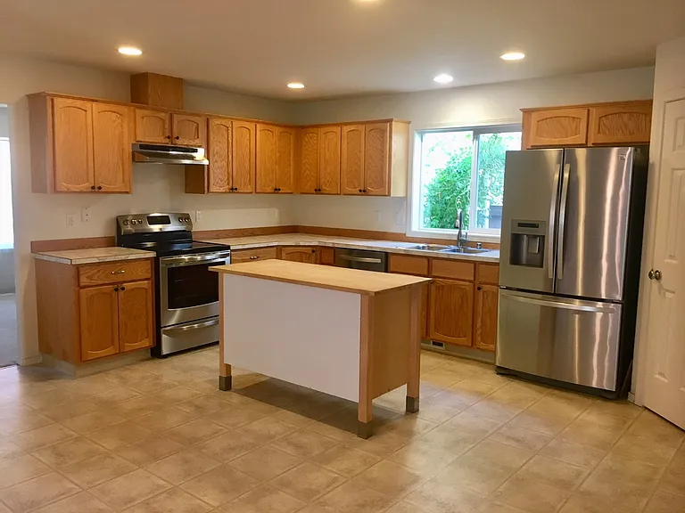 810 NW 18th Ave — Photo 6