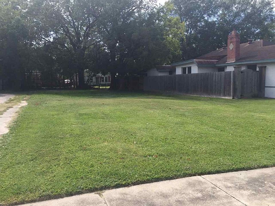 2nd image of 2555 Broadway St