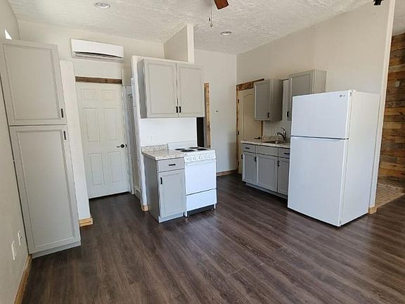 3rd image of 436 W Belmont Dr