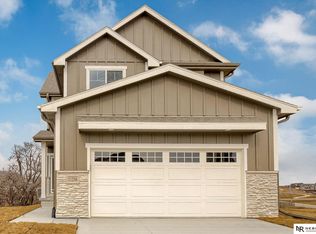 11256 Portage Dr, Papillion, NE 68046