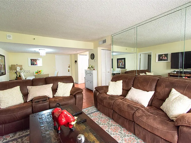 1621 Collins Ave #205 — Photo 13