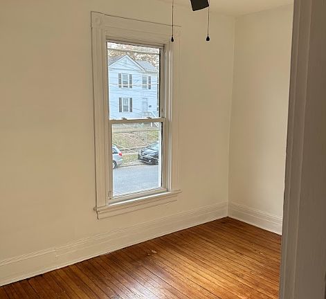 5th image of 1610 Floyd St