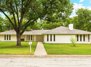 2315 W Lavender Ln, Arlington, TX 76013
