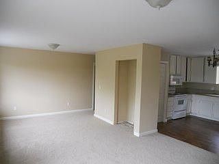 3rd image of 381 E Jackson St