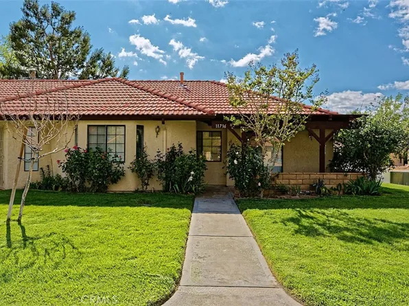 11736 Cottonwood Dr, Apple Valley, CA 92308