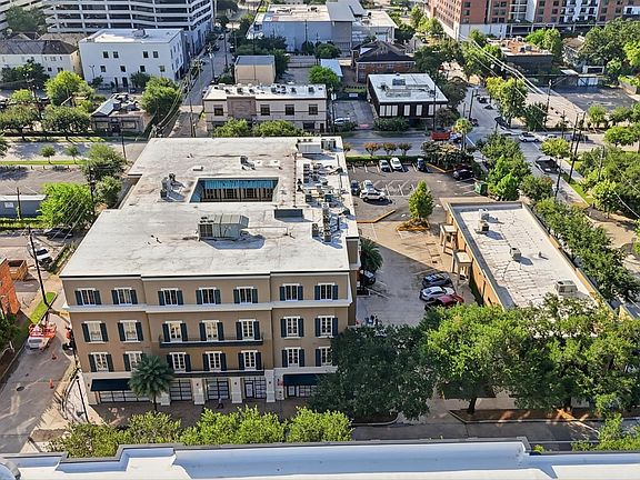 5th image of 3401 Louisiana St #202