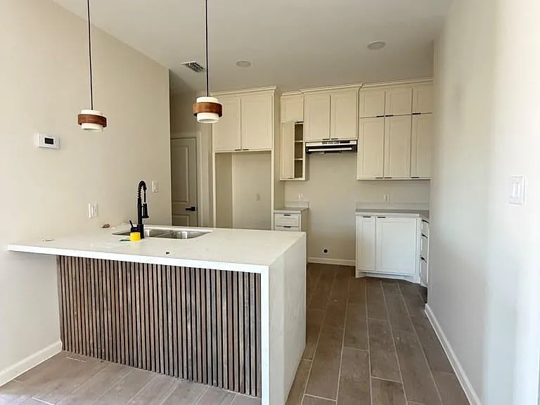 1014 Escondido Ln — Photo 2