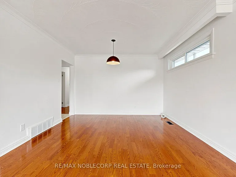 8 Summerfield Cres — Photo 14