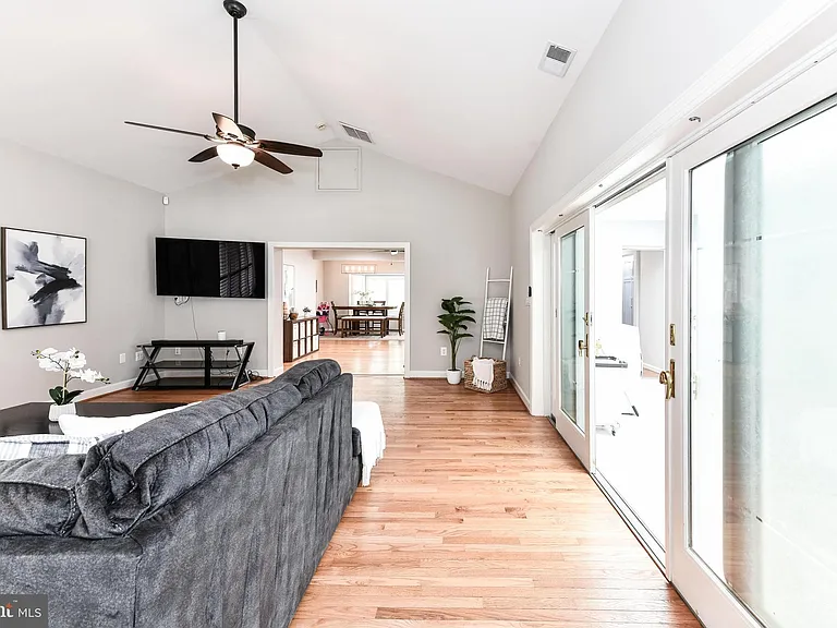 14 Oak Ln — Photo 18