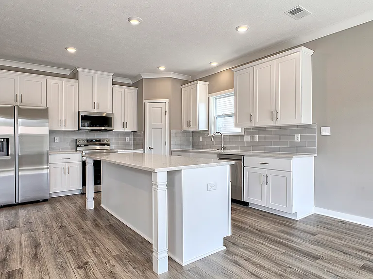 287 Olivia Dr — Photo 2
