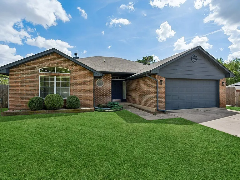 1708 Creekside Ct — Photo 4