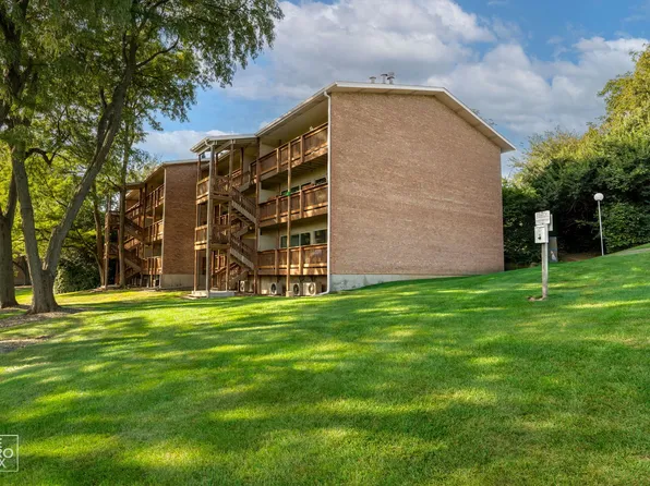 5801 Oakwood Dr APT D, Lisle, IL 60532