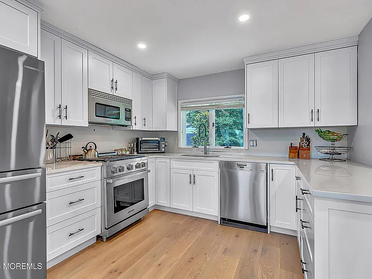 637 Beacon Blvd — Photo 12