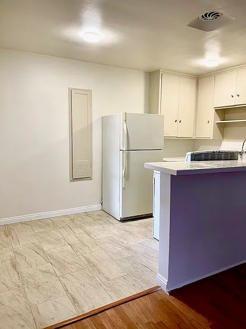kitchen island - 52 N Allen Ave #4