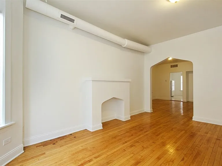 8257 S Coles — Photo 10