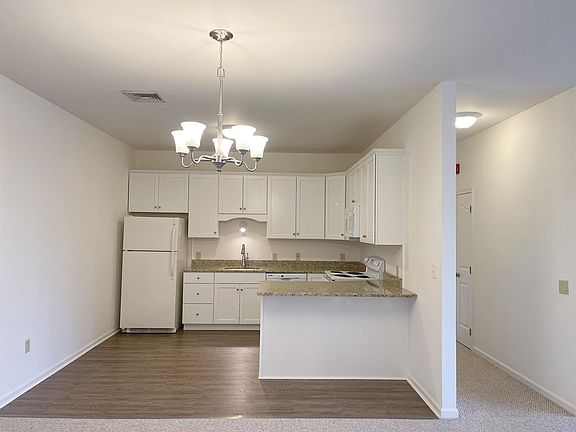 4th image of 437 Belvidere St APT D1