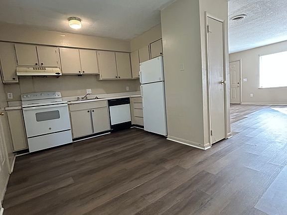 2nd image of 1003 Waring St #1003