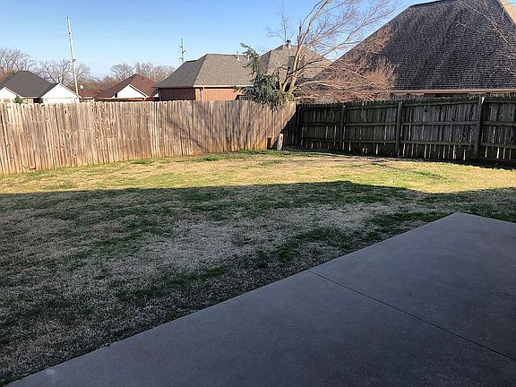2nd image of 307 N Wedgewood Dr