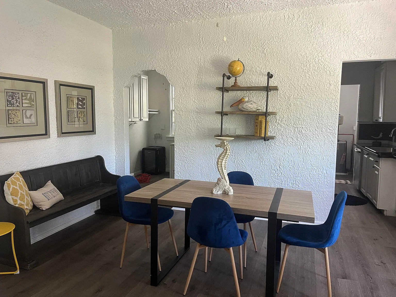 2 bed, 1.0 bath, 1201 sqft, $2,000 — Photo 3