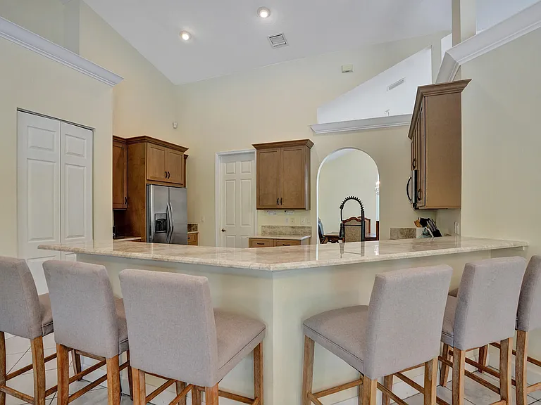 15910 Lindbergh Ln — Photo 14