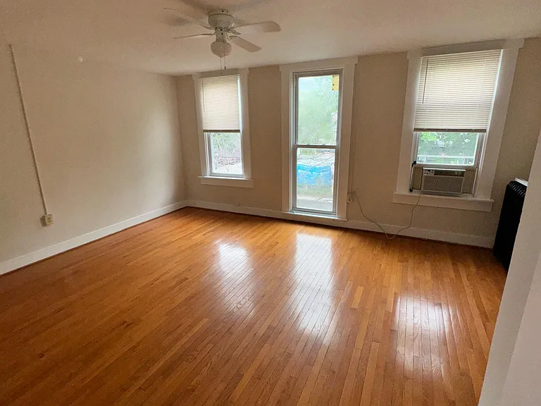 911 6th St NE #2 — Photo 7