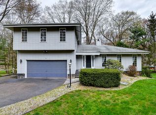 88 Knollwood Rd, Manchester, CT 06042