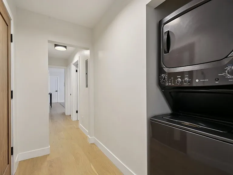 1824 Fairburn Ave — Photo 11