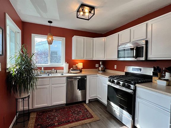 4th image of 1055 W 10th Pl