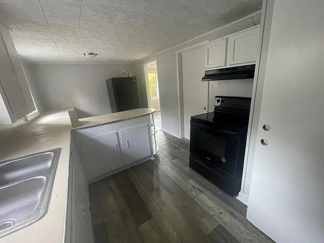 3 bed, 1.0 bath, 928 sqft, $900 — Photo 4
