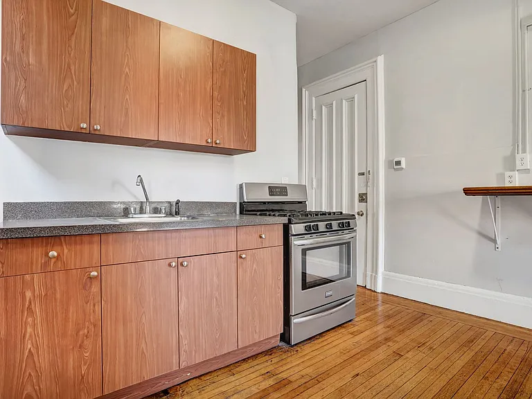33 Howe St #35 — Photo 5
