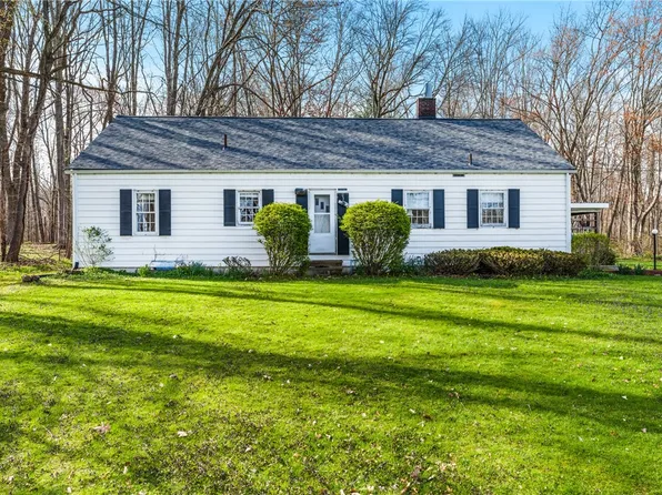 2305 Downing Ln, Hermitage, PA 16148