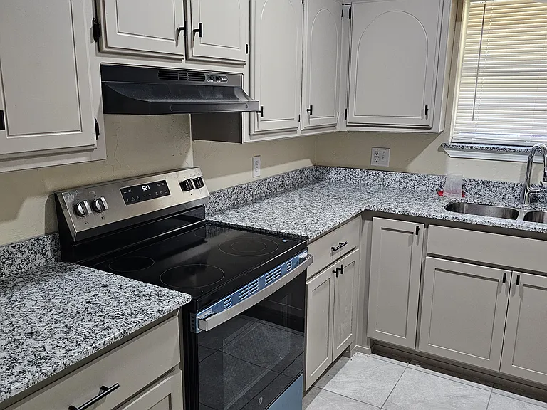 1133 SW 77th Pl — Photo 7
