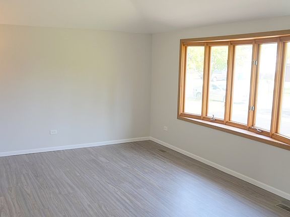 4th image of 2517 John Bourg Dr