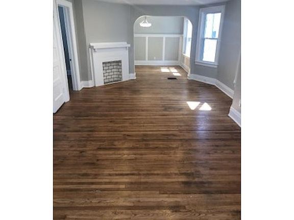 3rd image of 863 Richmond Ave