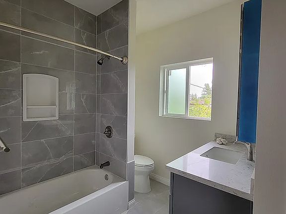 5th image of 1181 Langley Way Unit A