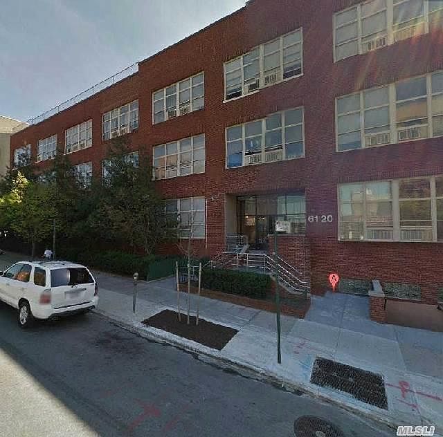 2nd image of 6120 Woodside Ave APT 1P