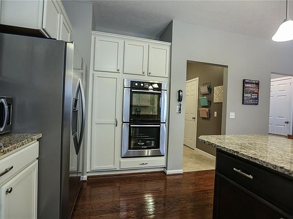 4th image of 5212 Overlook Ln
