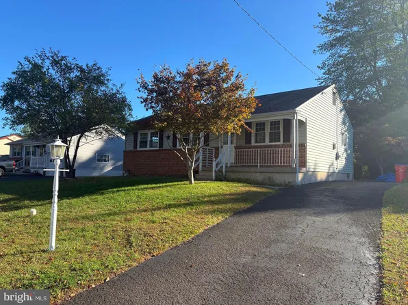1127 Oak Leaf Ln, Warminster, PA 18974