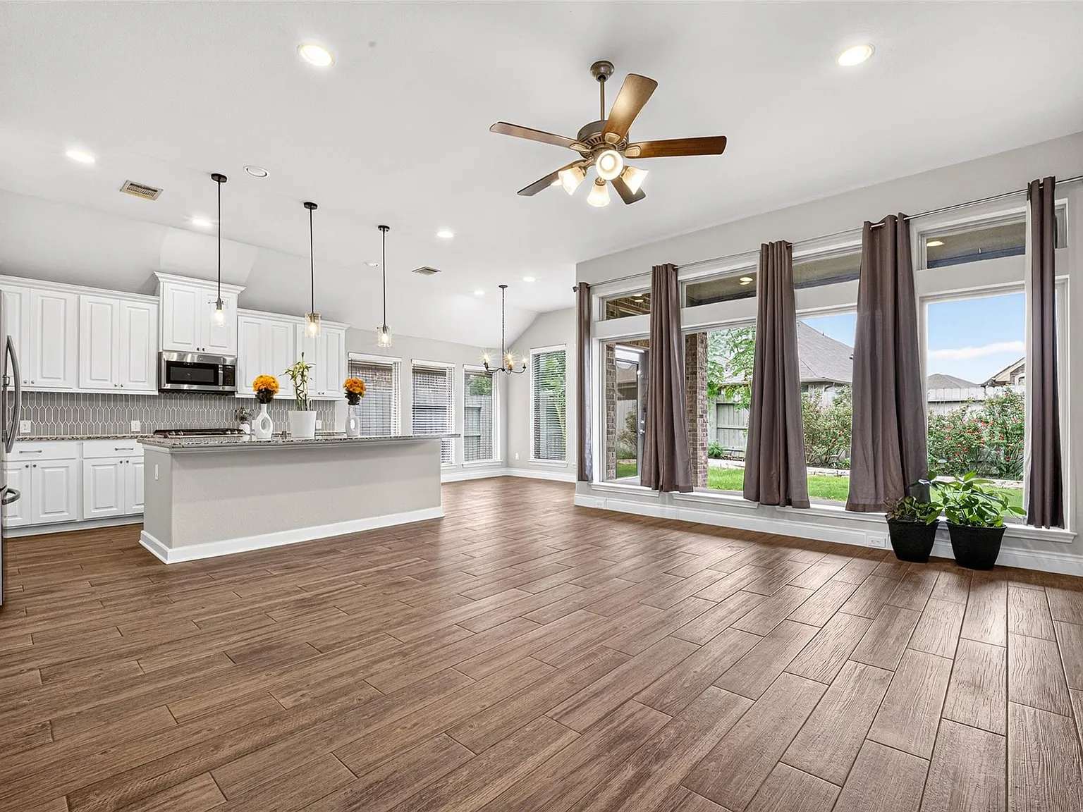 4 bed, 3.0 bath, 2334 sqft, $3,100 — Photo 3