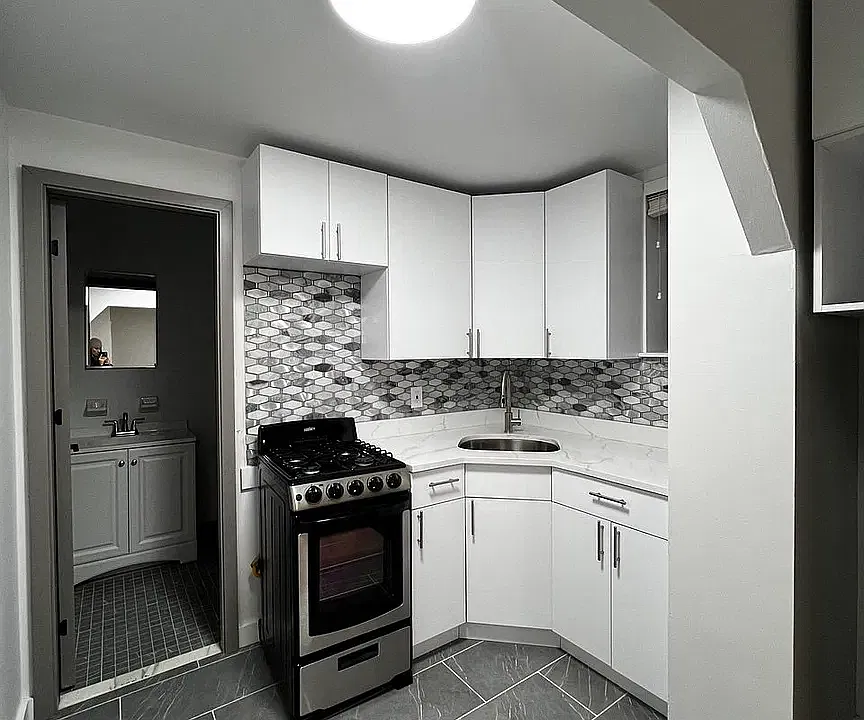 226 E 14th St #4Q