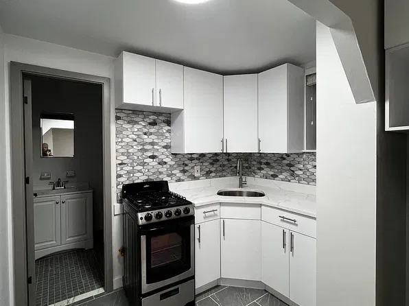 226 E 14th St APT 4Q, New York, NY 10003