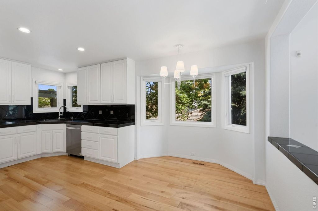 7320 Tamarisk Dr