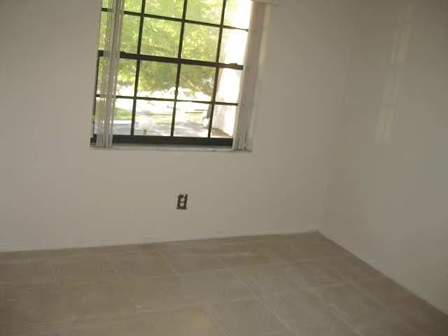 3 bed, 1200 sqft, $2,300 — Photo 4