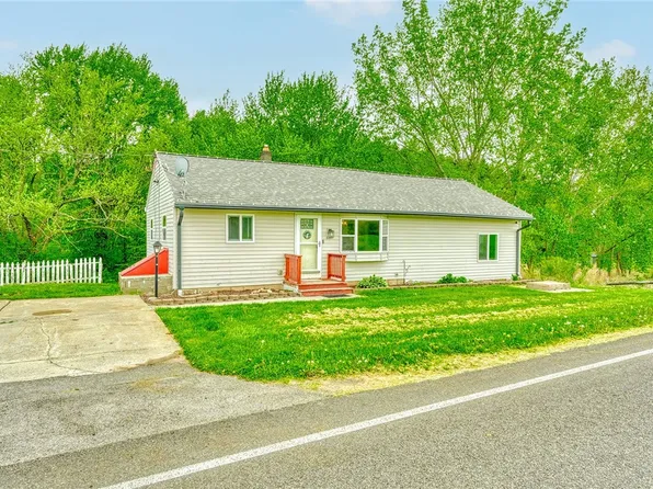 699 Hartnagle Rd, Newark, NY 14513