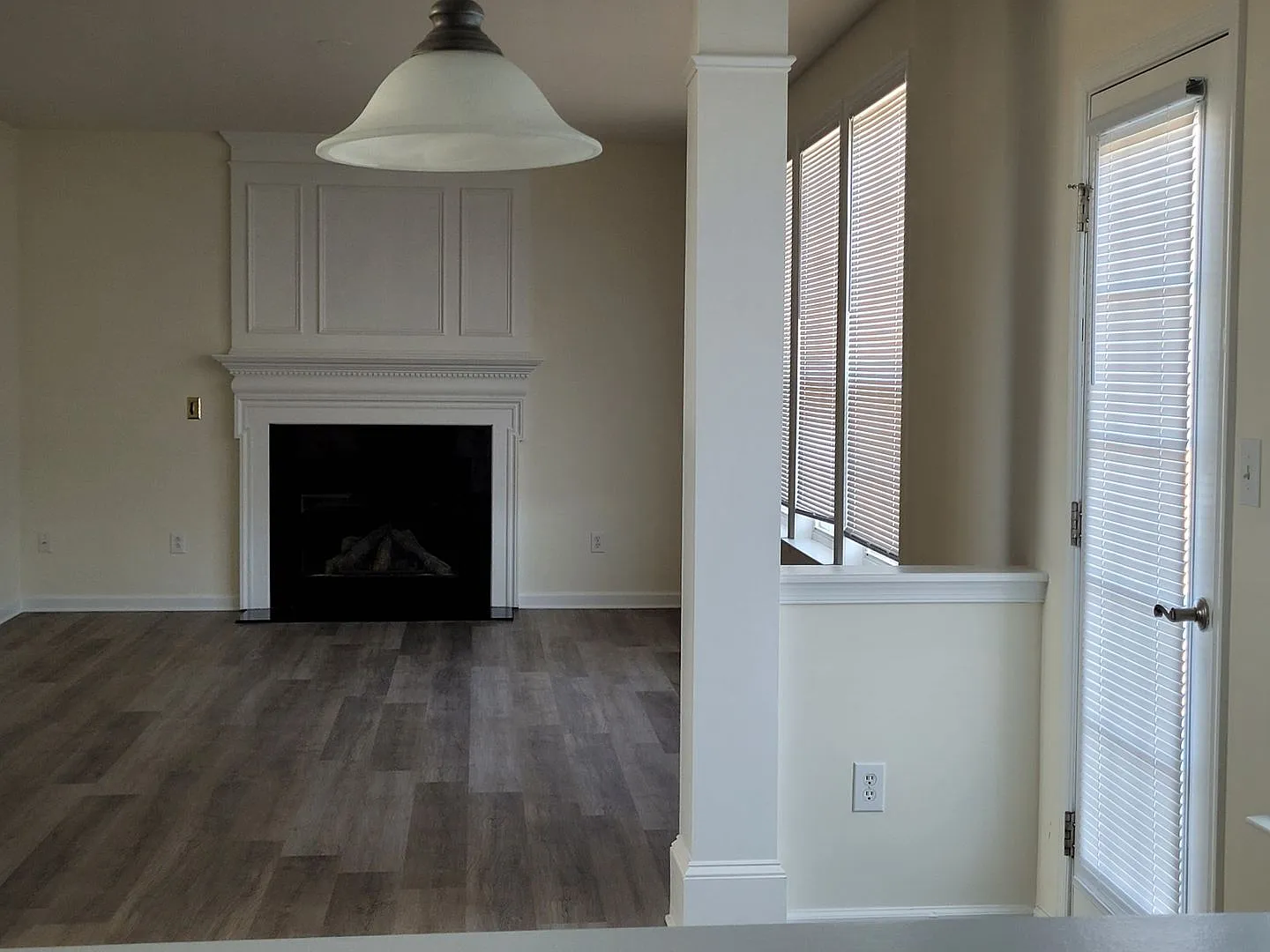 Lovely 4 bedroom, 2.5 bath available 10/30/26 — Photo 3