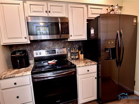 2nd image of 252 Margaret Pl