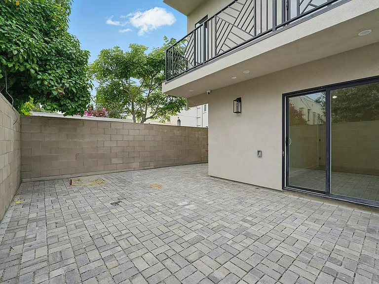 8234 Blackburn Ave #8236-1/2 — Photo 33