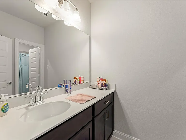 922 Shumard St — Photo 33