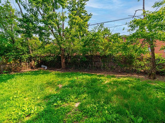 4th image of 3083 Brownlee Ave