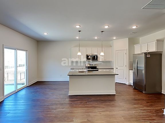 3rd image of 3761 Blackshear Pl